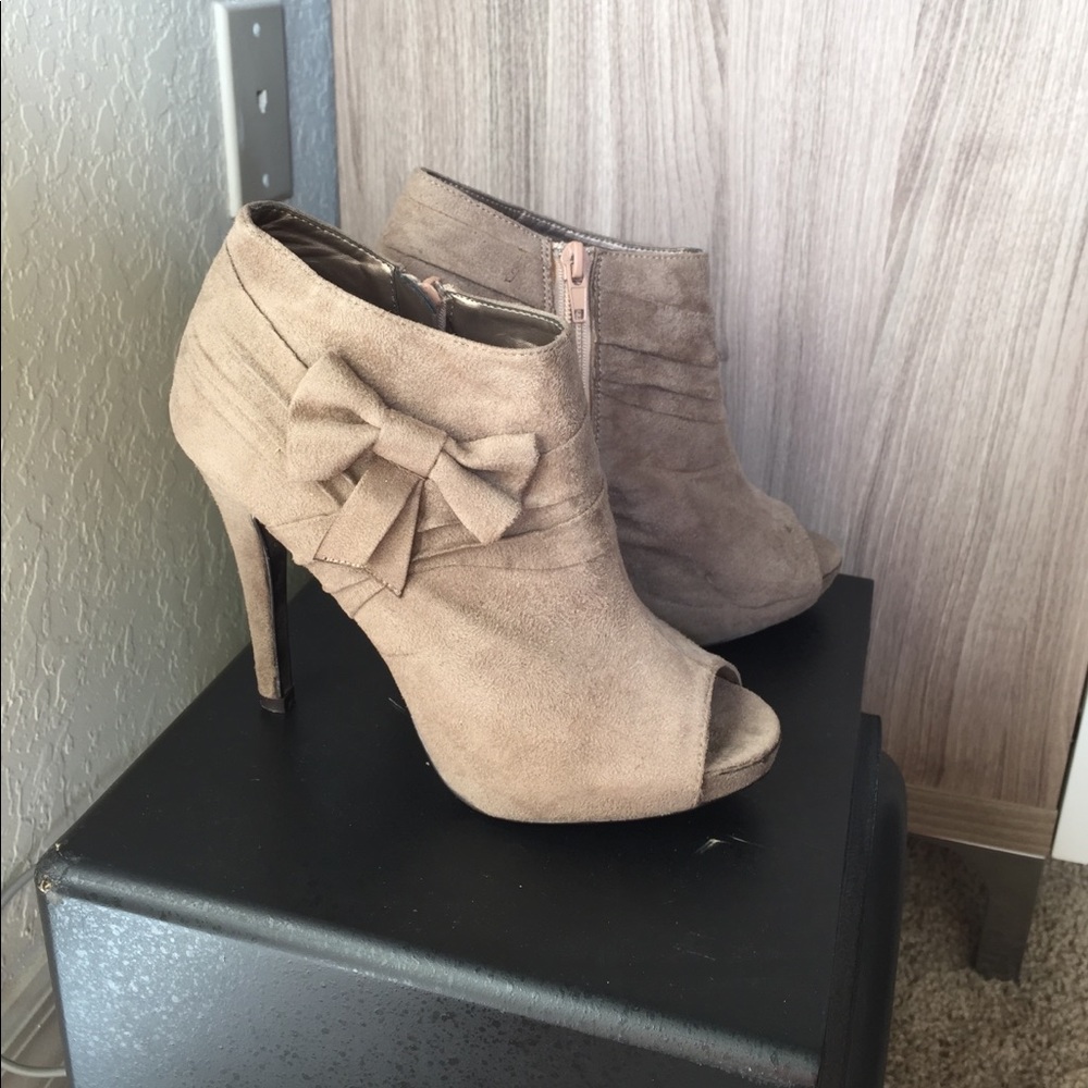 ✨ Booties, Size 7, New !